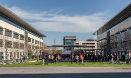 Apple investește masiv în SUA: un nou campus de 1 miliard $ și 20.000 de locuri de muncă